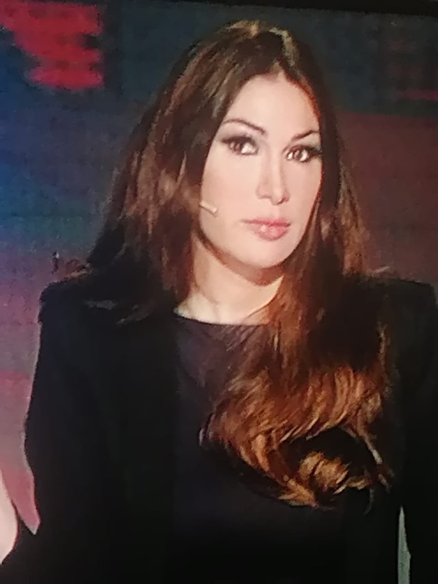 لما تكون صحفي محترم وبدك تأكد عصحة كلامك بتستشهد مثلا بتصريح لهيلاري كلينتون ان اميركا صنعت داعش بينما لما تكون اعلامي صف حكي ومستواك هابط وعم تحكي عن سيناريوهات خيالية للجلسة النيابية فبتستشهد بكلام محمد بركات وجان عزيز يلي ما حدا قابضهم وهني من نفس مدرستك لتعليم فن الفبركة