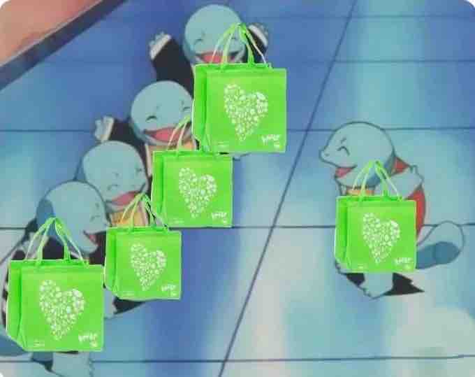 Guarromantico_'s tweet photo. Mis bolsas ecológicas recibiendo a una nueva que tuve que comprar porque se me olvidó llevarlas al súper. https://t.co/qnoUzlwFGj