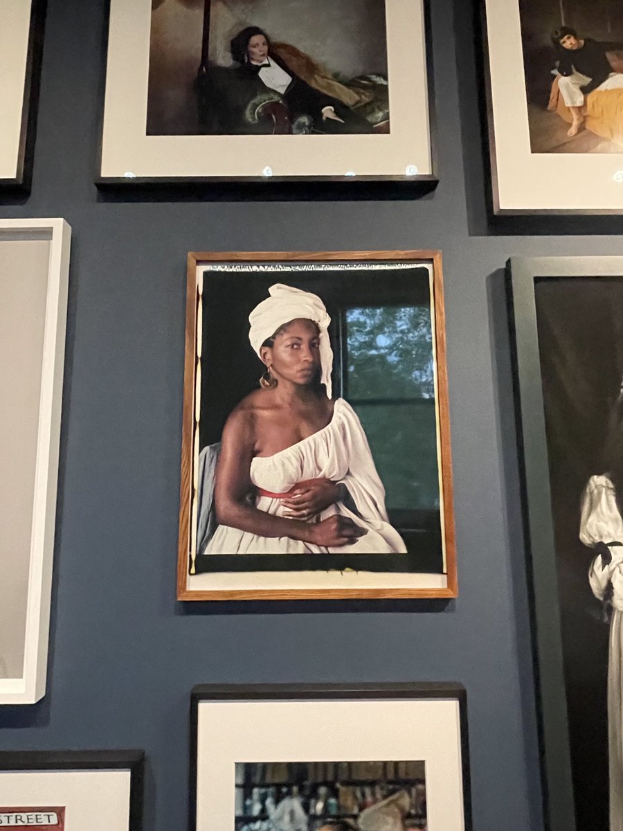 Art team visit the reopening of the ⁦@NPGLondon⁩ for inspiration and here it is 👏🏽Beautiful captures of strong  #inspirationalwomen ✨Excuse the angles, they were surrounded by viewers.. ⁦👑@DLawrenceOBE⁩ 👑⁦@Bonn1eGreer⁩