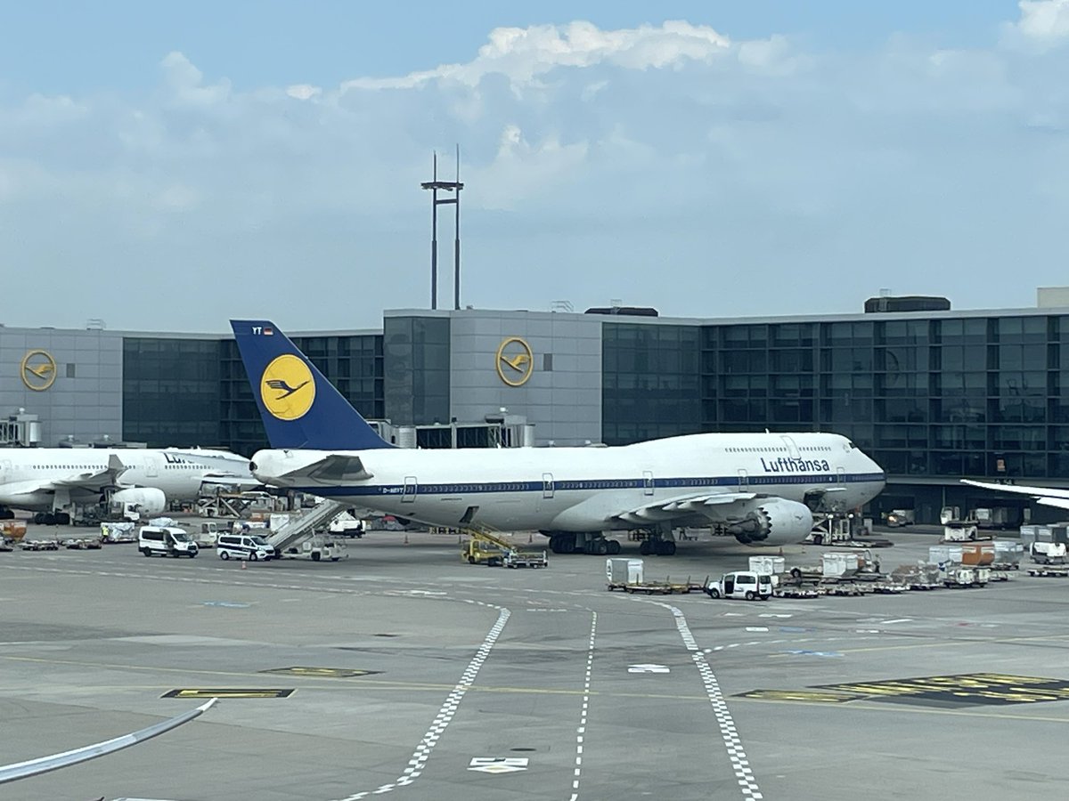 While passing through @Airport_FRA this morning I saw this beauty 🤩 @lufthansa #B747 #queenoftheskies 👸🏻