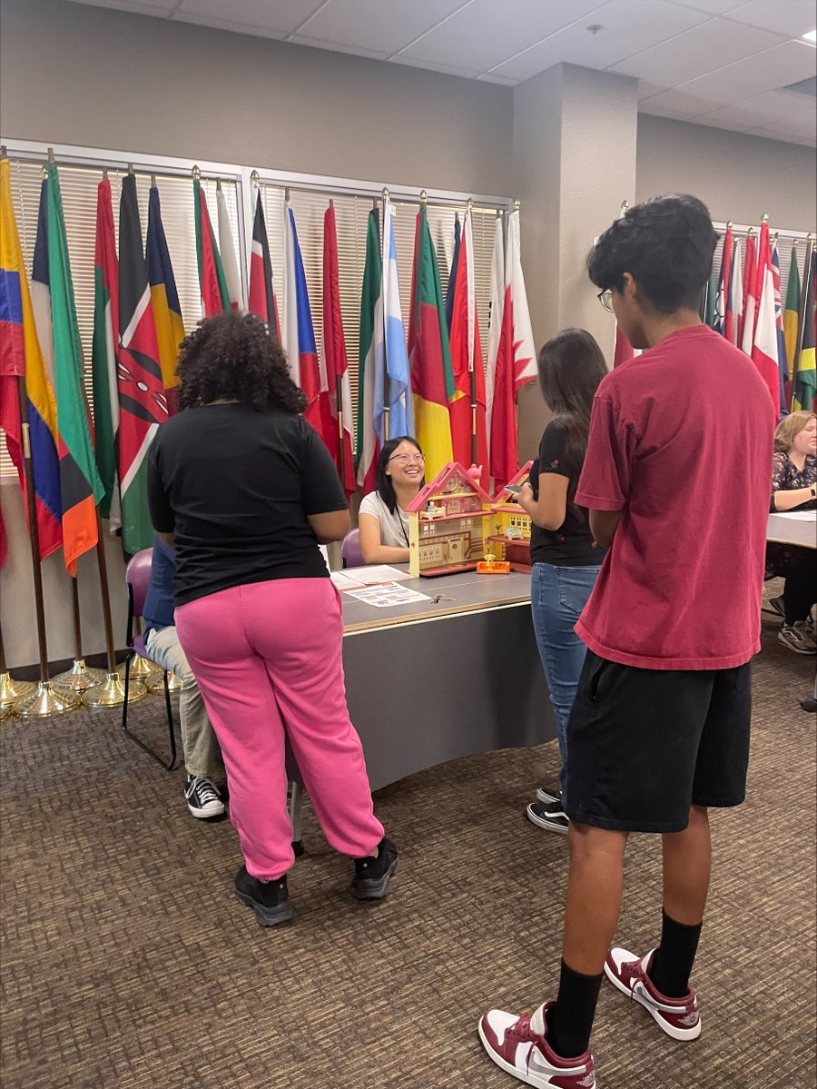 TruWestCU's tweet photo. So fun giving students at @MesaCC a #BiteofReality! This simulation gives participants the chance to experience real world financial realities and get 1:1 coaching from the credit union to learn the value of #budgeting. https://t.co/WCPVJRDrQd
#TruWestCU #TeachKidsMoney #FinLit https://t.co/AcRmlG7ke4