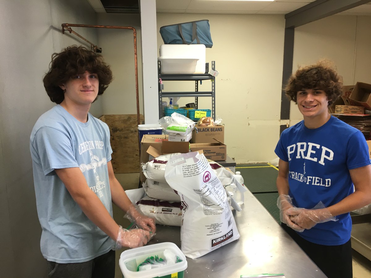 CP_Ministry's tweet photo. Thanks to the students from the Operation Others Club who volunteered at the Juan Diego Food Pantry today! @CreightonPrep @gocreightonprep https://t.co/X8HBj3wZDl