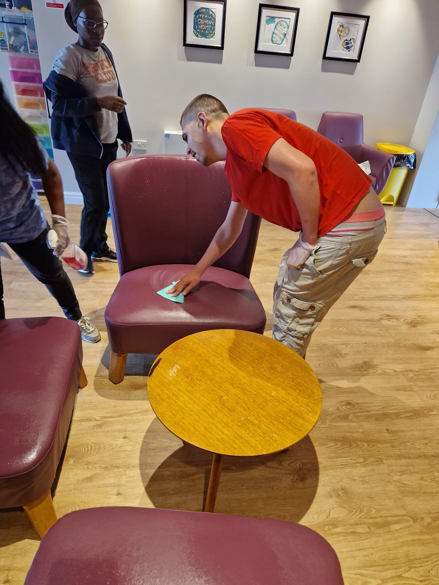 Cascade_Cohen's tweet photo. Joe helping out with the daily cleaning at Cohen House!! 
#Healthyliving
#keepingclean https://t.co/sZVH9mLTBg