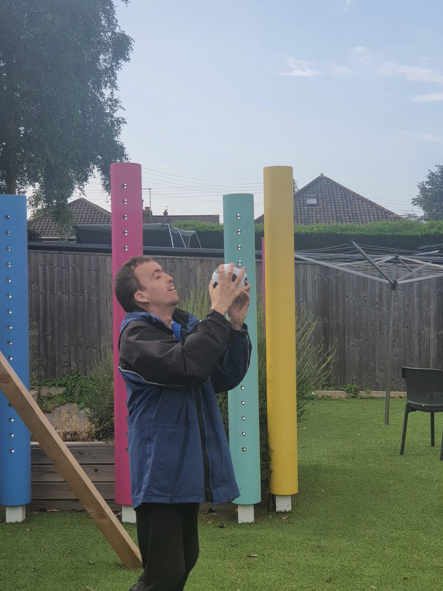 Cascade_Cohen's tweet photo. Matthew playing catch in the garden with staff.
#Healthylivingweek
#Playingcatch https://t.co/u8otJ5jyIV