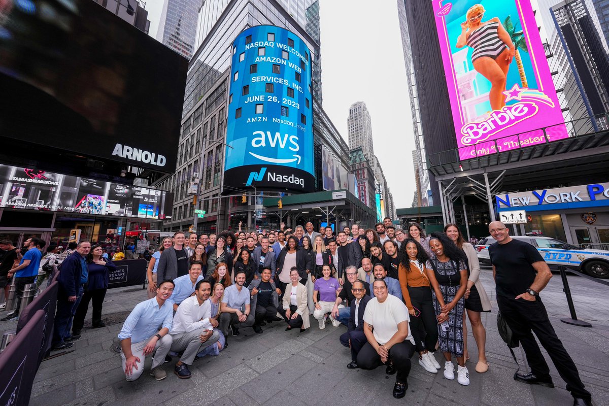 NasdaqExchange's tweet image. .@AWSstartups is increasing opportunities for underrepresented groups. 🤝

$AMZN and Amazon Web Services technology are combining forces to provide impactful resources to Black, Latino, Women, and the LGBTQIA+ founders through the #AWSImpactAccelerator.