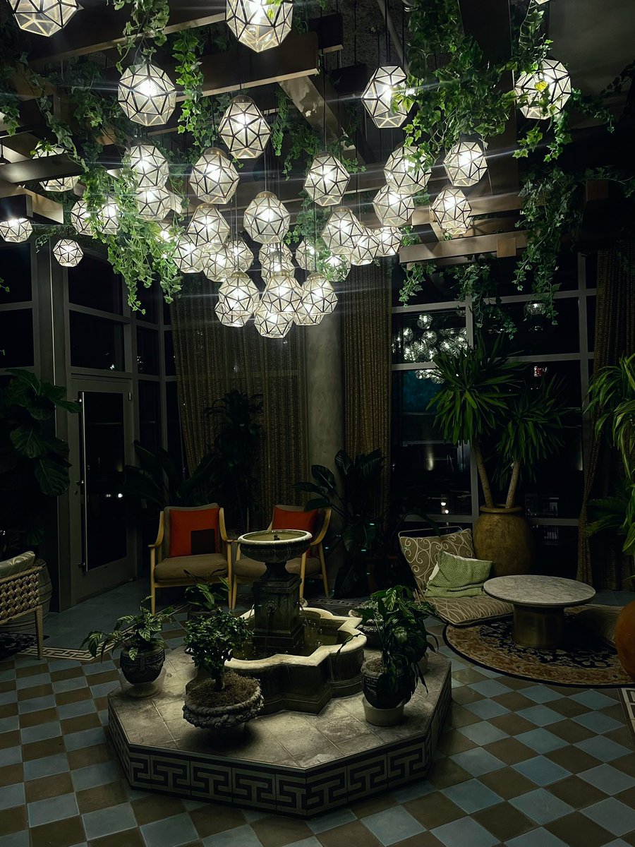 thedanie_p's tweet image. late night swim 💋