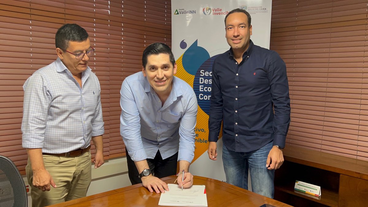 SedecV's tweet photo. ✅ La @GobValle, @ClaraLuzRoldan y la @SedecV, liderada por el Srio. @p3bravo, continúan trabajando junto con @Acodrespacifico y su Dir. @branyprado, con el fin de seguir apoyando el sector gastronómico con Congresos técnicos, eventos y promoción a los restaurantes del Valle. https://t.co/Sq83tzpuKz