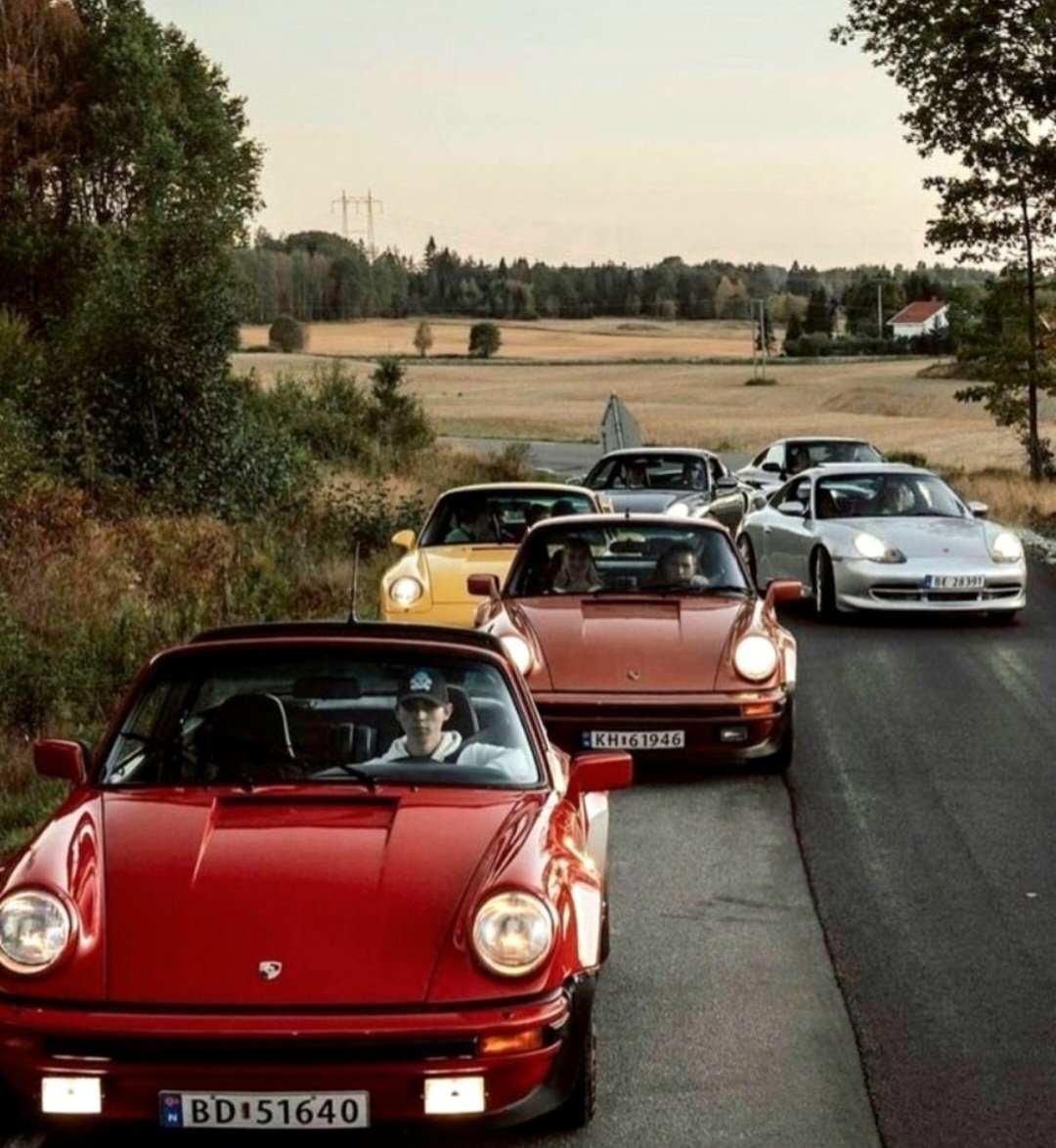 Friends with Porsches!  🤗