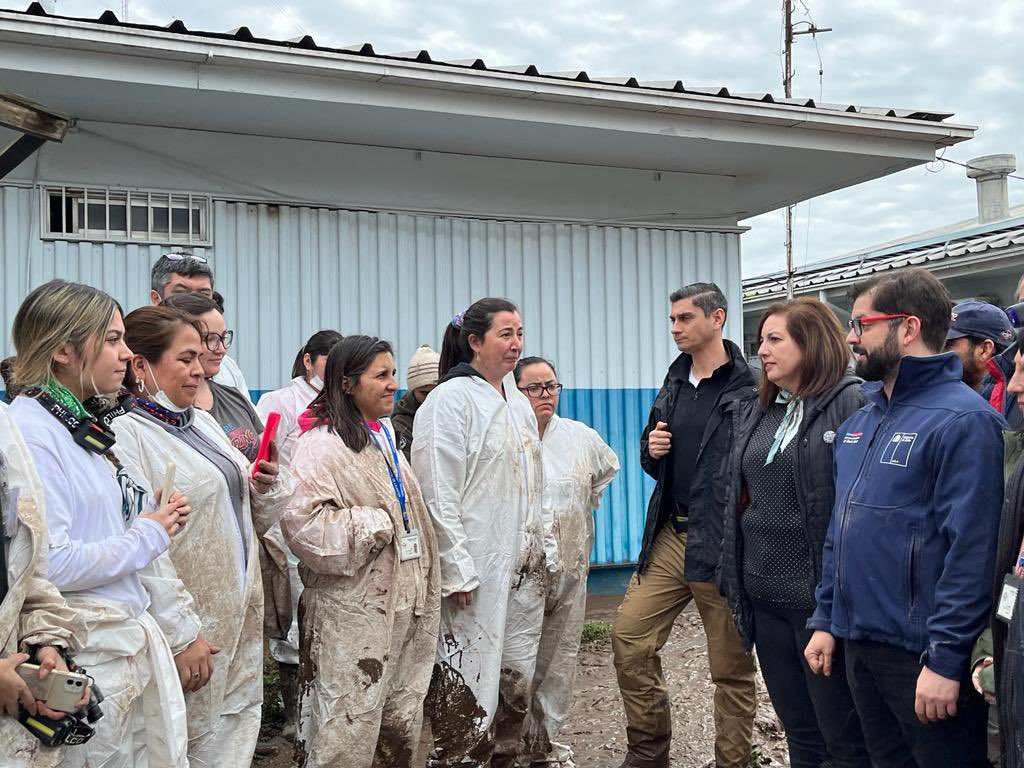 pvodanovic's tweet photo. Mi admiración y cariño a #Licanten, fuerza para superar esta tragedia. Estaremos con uds impulsando la recuperación y el nuevo hospital. https://t.co/fTWH9bRLVy