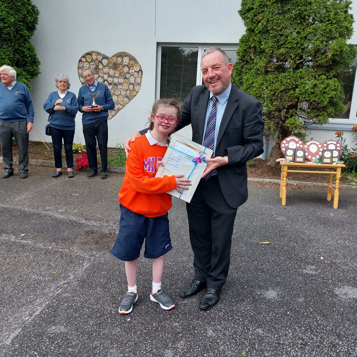 jerrybuttimer's tweet photo. It was such an honour for me today to present the Jerry Buttimer Volunteer award (named
after my late father who volunteered his time here) at
St. Paul's Special School annual fun day. Well done to all involved π #stpaulsspecialschool
#copefoundation @copefoundation https://t.co/NMz7m8xAfG