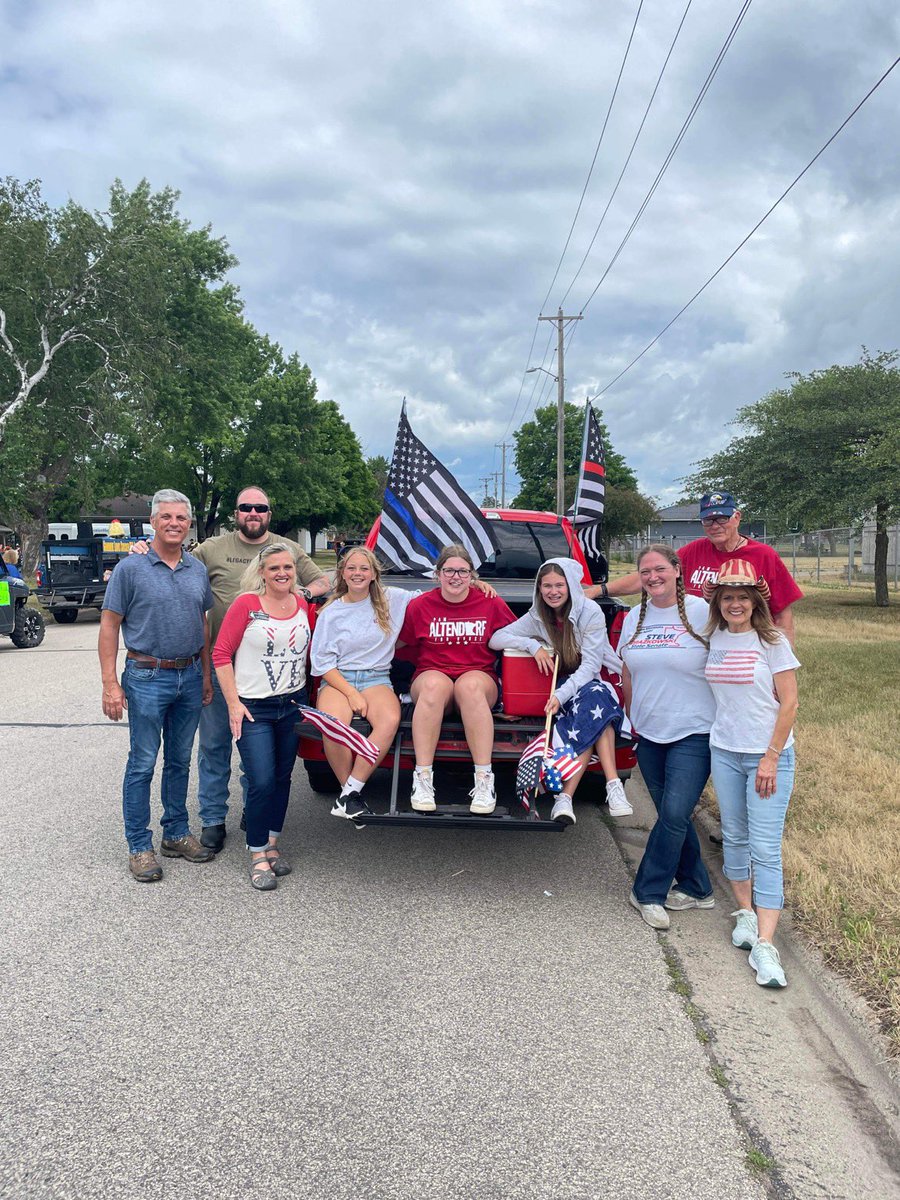 PamAltendorf's tweet image. “Only in America”
Rain, Flags and lots of handshakes, smiles and hugs!!!
Thanks LAKE CITY for the warm welcome!!! I LOVE our District…the rain didn’t stop us from spreading our message!!! ❤️🇺🇸
#moreFREEDOM
#LESSgovernment 
#saveMN