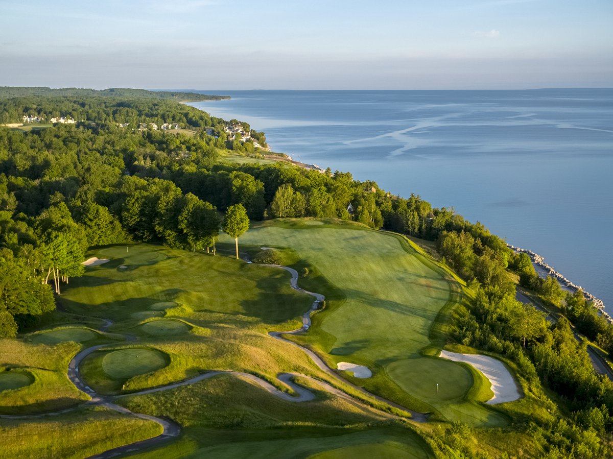 BOYNE_Golf's tweet photo. Summer is in full swing at BOYNE Golf. Join us for an exceptional golfing experience with breathtaking views! Book your tee time now. #BOYNEGolf

Click the link to book a tee time:
https://t.co/Cj5ooU51lm https://t.co/8lVW5Jn31T