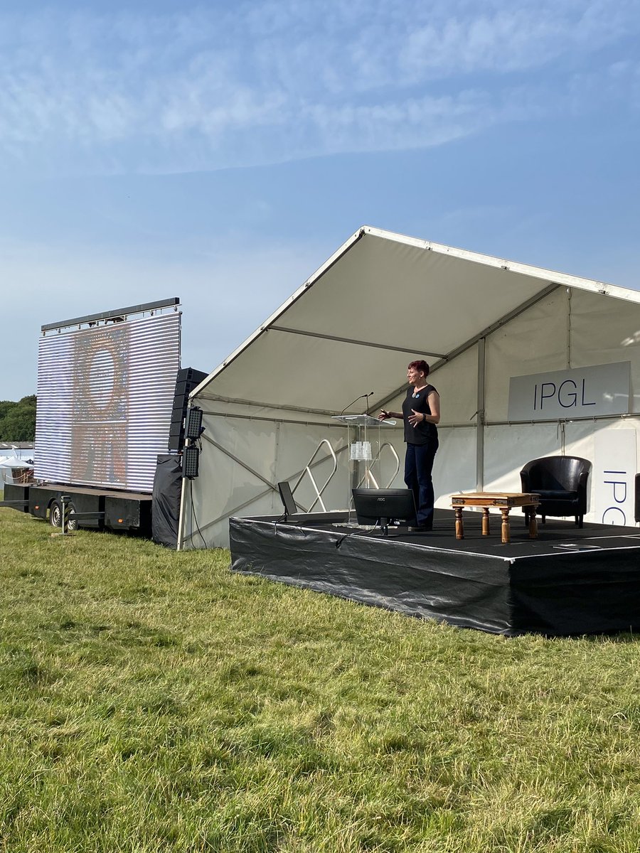 ChalkeFestival's tweet photo. The sun has returned as @5MinMedievalist takes to the IPGL outdoor stage for ‘How to live like a Monk: Medieval wisdom for modern life.’

#chvf #amazinghistory https://t.co/NH8AFBc6x0