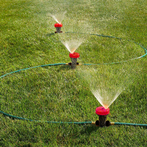 dealgenius_com's tweet image. Tis' the season for cracking down on lawn care! You won't need to think twice with our #Rainwave 5-Piece Watering Kit. Easy set-up, storage, and full water coverage will keep your lawn and garden rejuvenated all season. Grab one today on #DealGenius 🧪--&amp;gt;  rb.gy/17x1g