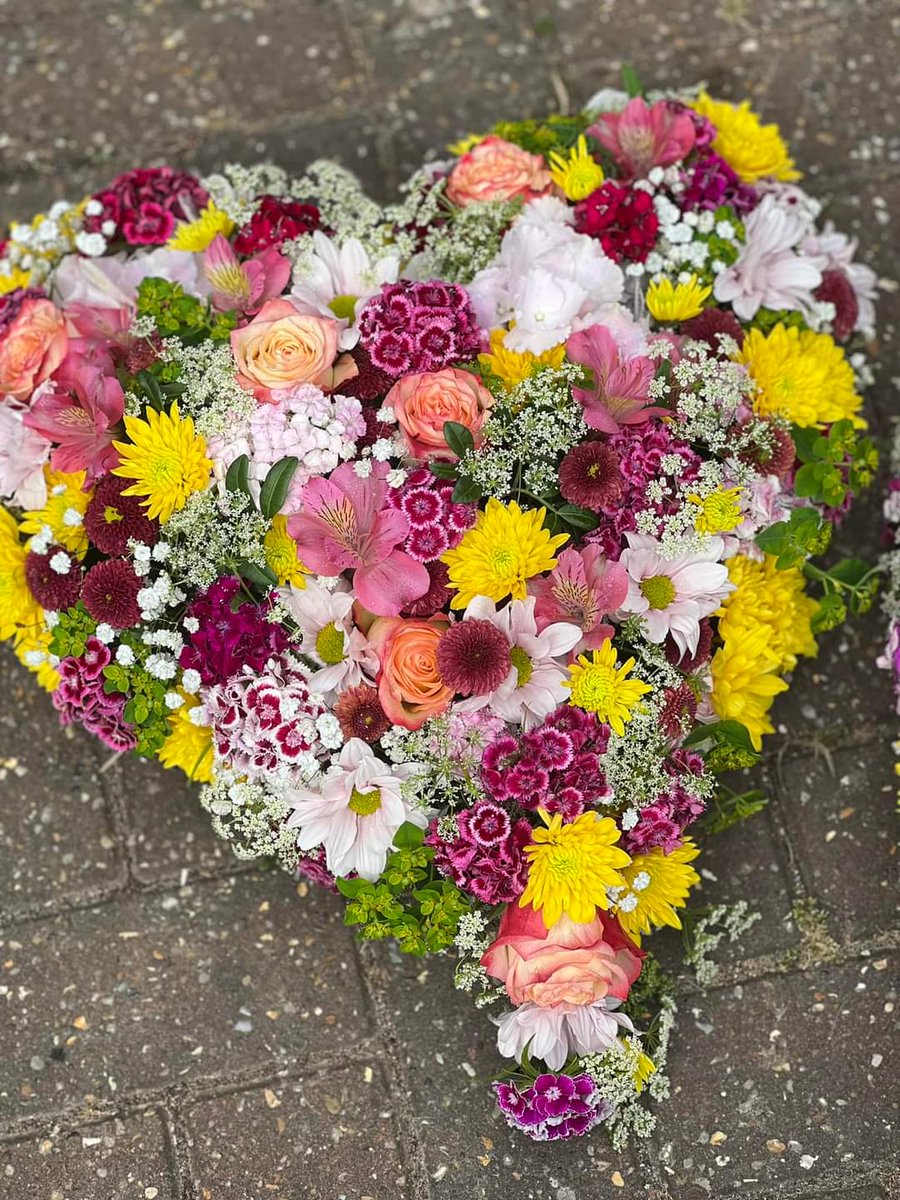 Had an amazing local florist do the floral tributes for Dad &amp; Mum, she was outstanding and did them both proud 💐💗
Everything is still pretty surreal and I can't quite believe they're both gone , so "just keep swimming" as usual....