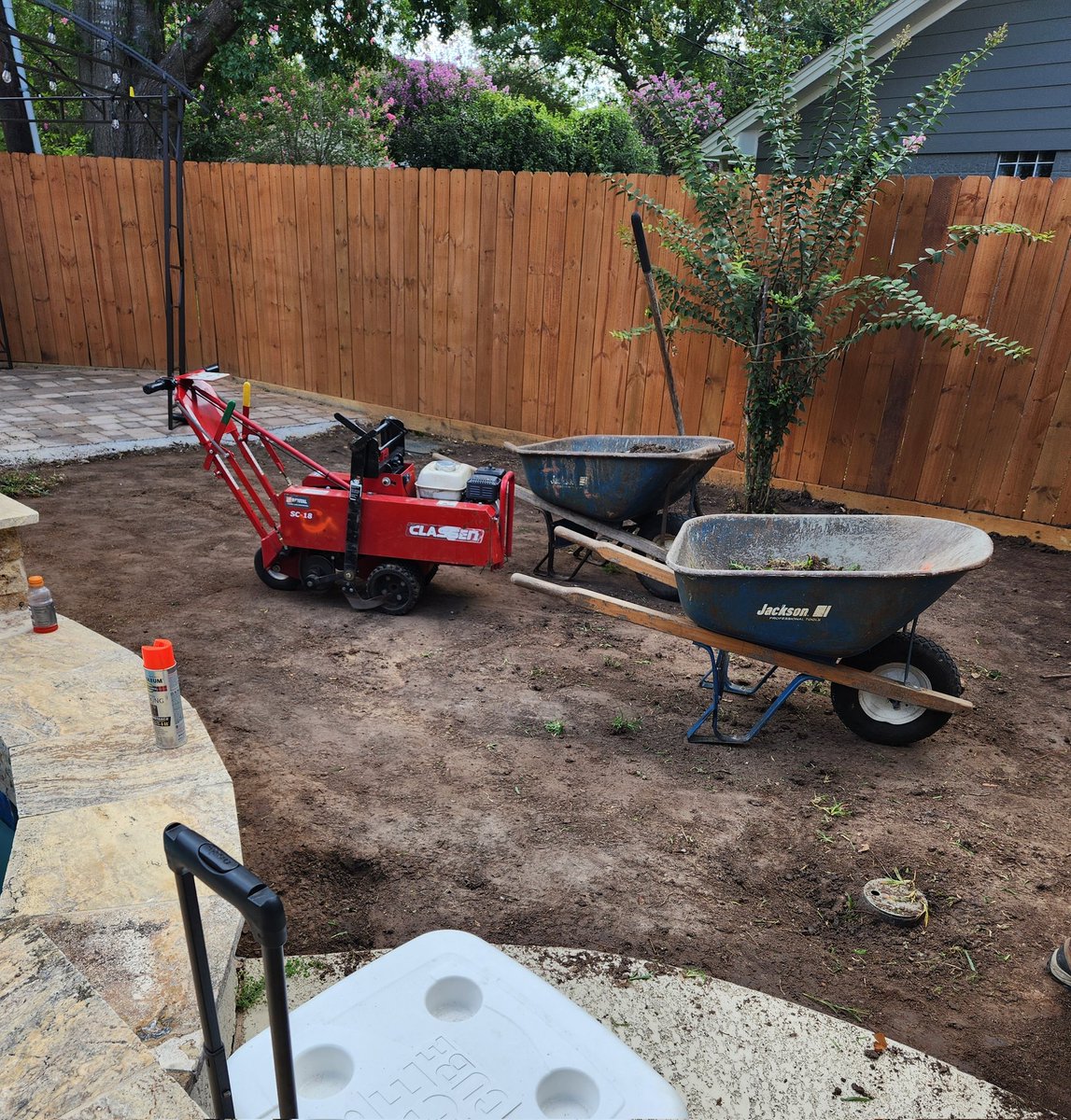 Ang_USL's tweet image. Installation has begun. 🤩 ⛳️🏌♂️
#Backyardprojects