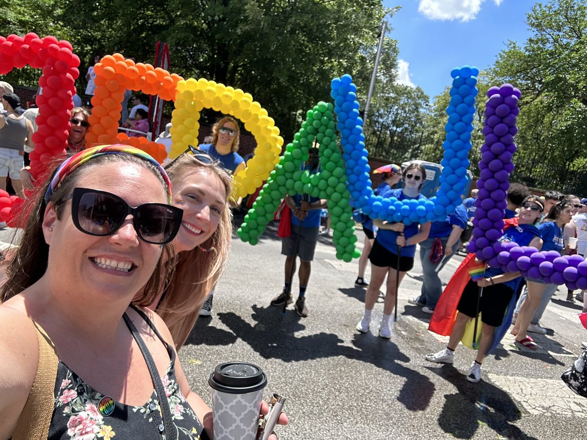 DePaul IO alumni &amp; current Practice Leader <a href="/VantageLC/">Vantage Leadership</a> celebrating Chicago Pride! #SIOPpride 🏳️‍🌈 🏳️‍⚧️