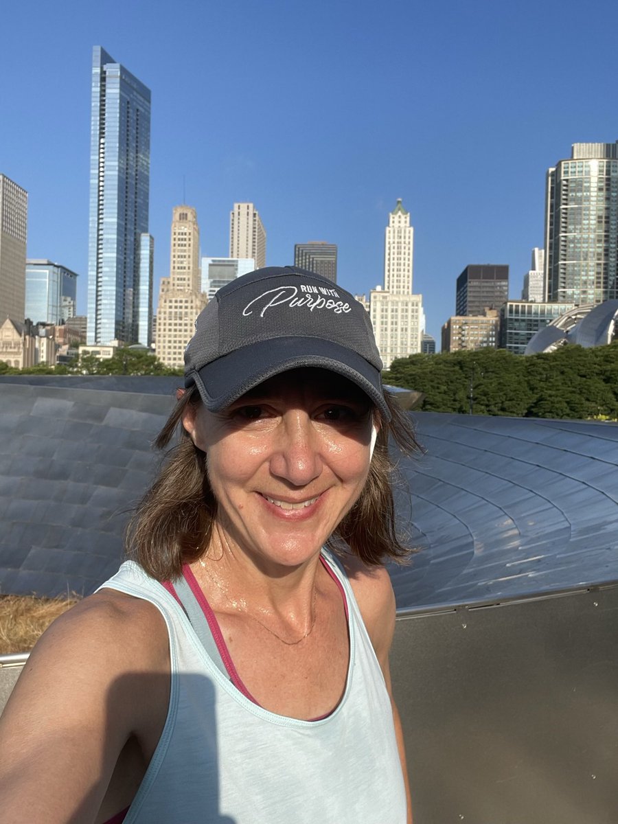 StarrReadnRun's tweet photo. @mollydett I โค๏ธ running at conferences. Itโs a whole other way to see the city. ๐ #RunChicago https://t.co/3YhoXhLZkF