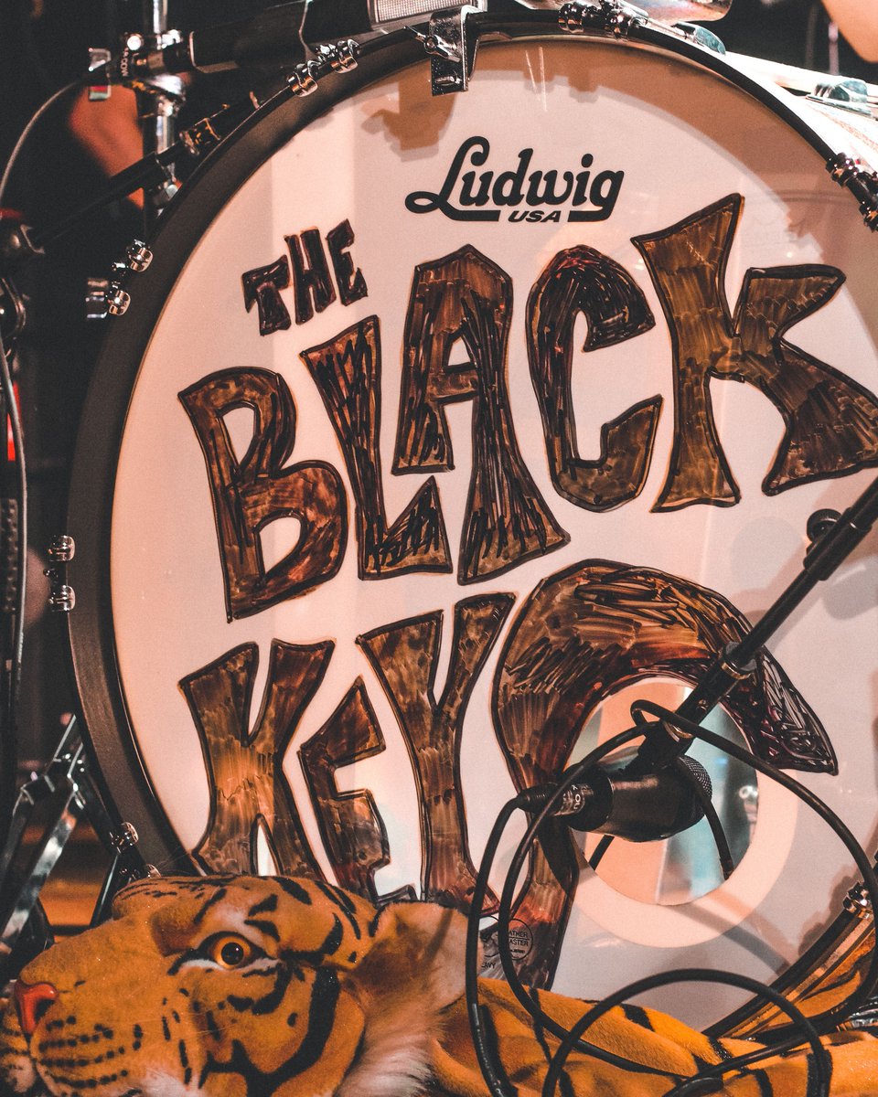 Islington_AH's tweet photo. Who: The Black Keys!
Where: #islingtonassemblyhall
When: Last night!
What a night it was! 📸 @fmcglincheylive
#theblackkeys #dropoutboogie #gig #concert #islingtonmusic #liveinlondon #whatsonislington #livemusic https://t.co/ZKeGf0Os6h