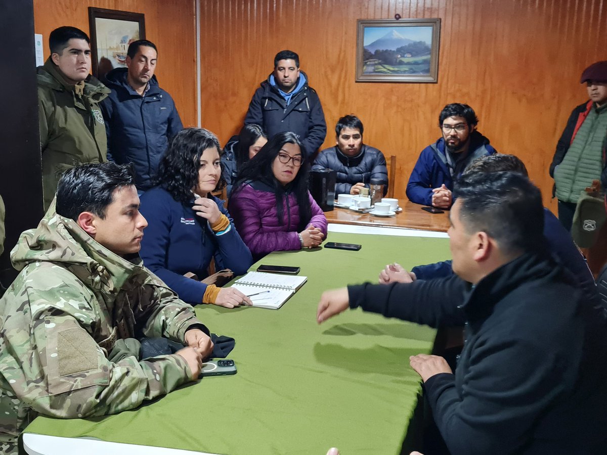 Alcalde_abb's tweet photo. En #AltoBiobio tenemos más de 2.500 personas aisladas, necesitamos helicóptero para llegar a zonas aisladas y atender a nuestros adultos mayores, embarazadas y crónicos dependiente, es urgente reponer puentes y pasarlas #temporal https://t.co/iYLIL0ERcD