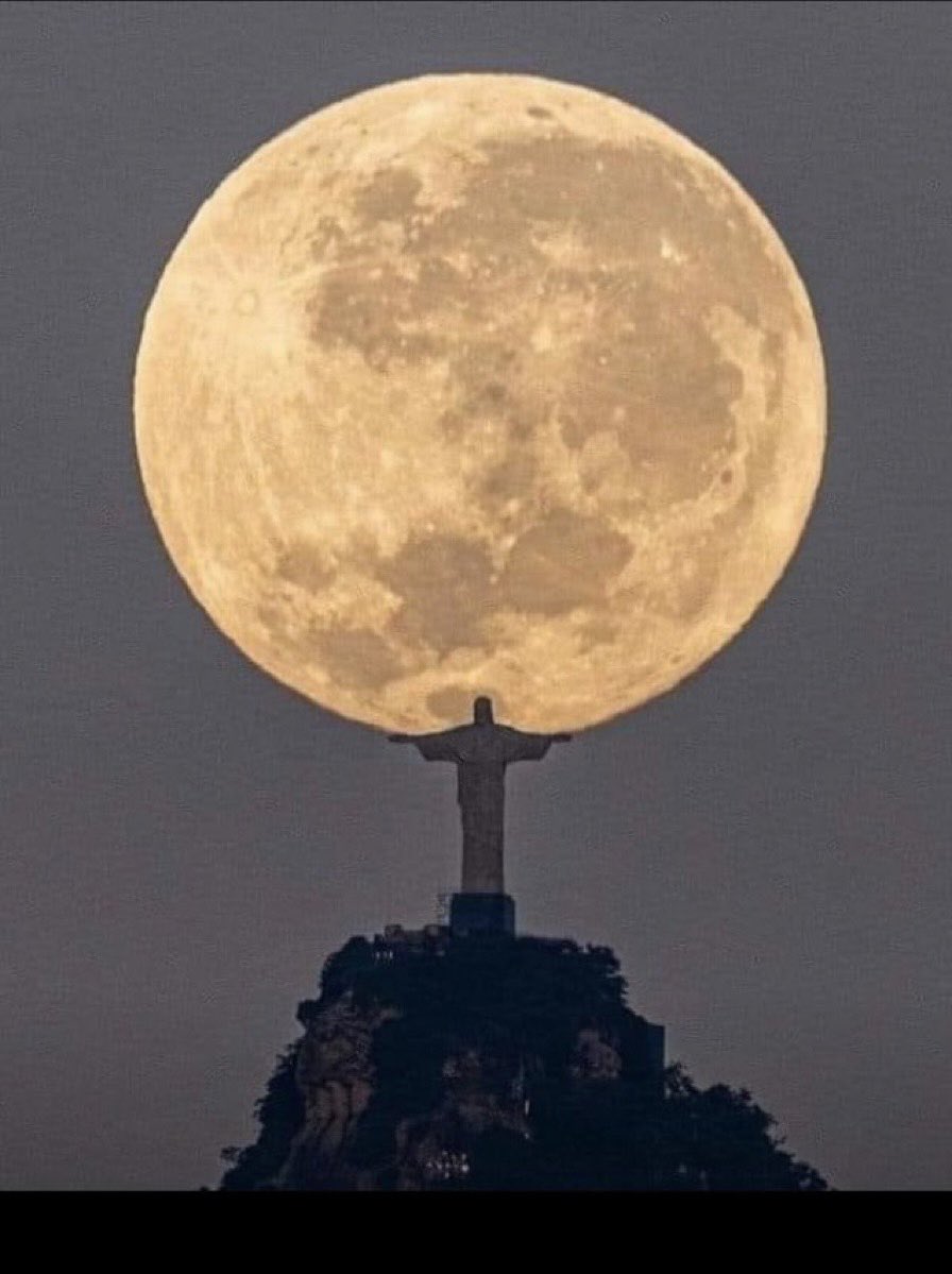 Oh wat een plaat! Ik hem zo nooit gezien in #Rio maar na 3 jaar wachten en berekenen maakte fotograaf Leonardo Sens deze onvergetelijke foto in #riodejaneiro