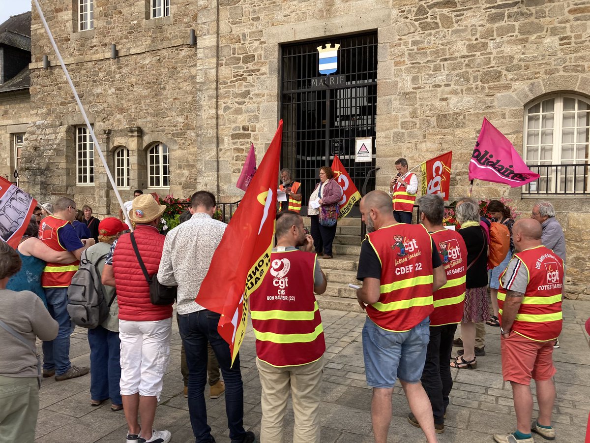 Unité #antifasciste dans la rue à #Guingamp ! #Gwengamp #antifa ! #cgt