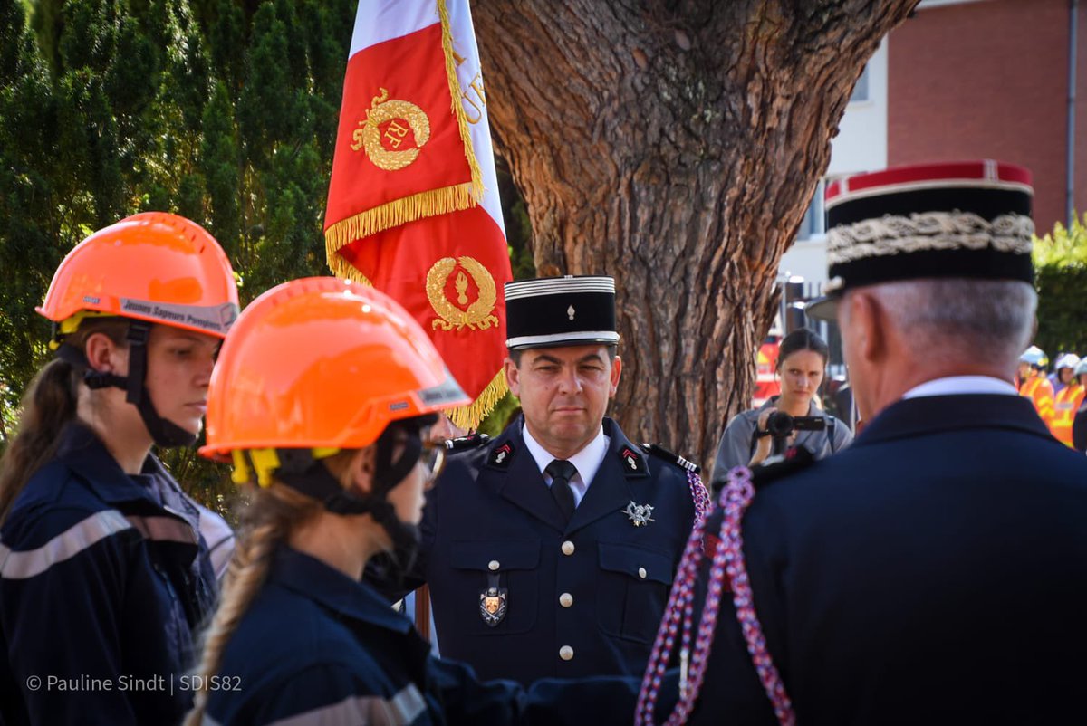 En ce 24 juin 2023, JN des SP de France, j’ai été très honoré de remettre la médaille de chevalier de l’ordre national du mérite à mon grand ami le col Théron DDSIS 82 à Montauban. Une décoration amplement méritée pour cet officier de très grande valeur.
Pensée aussi au <a href="/sdis42/">Sapeurs-pompiers de la Loire / SDIS 42</a>