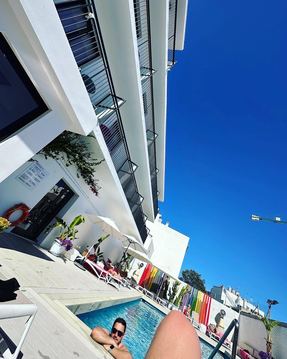 mattridgesmith's tweet photo. Oh how I miss starting Monday mornings with views like these ๐ โ๏ธ ๐ณ๏ธโ๐ ๐โโ๏ธ
#thepurplehotel #thepurplehotelibiza #purplehotelibiza #takemeback #ibiza #mondaysdoneright #theperfectstart #gay #gayibiza #gaypride #gaystays #playingaway #perfection #notacloudinthesky https://t.co/wfZcQk036E
