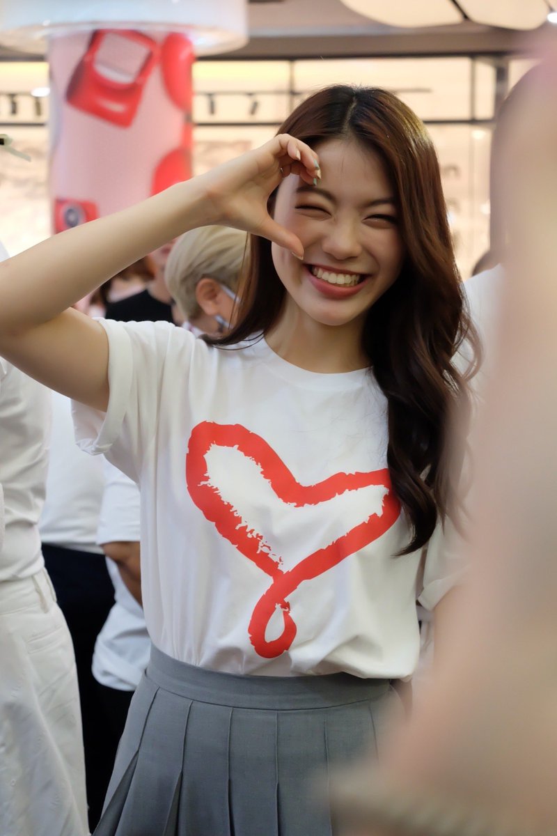 B_Bloodd's tweet photo. #เสื้อยืดสุขใจ  ลาย “หัวใจอินฟินิตี้” สัญลักษณ์ของความสุขจากใจผู้ให้…ที่ได้ส่งต่อการช่วยเหลือถึงผู้ป่วย
ตัวละ 199 บาท @RamathibodiTH 

#คำว่าให้ไม่สิ้นสุด #มูลนิธิรามาธิบดี
#MeePoonyada
#มี่เดอะสตาร์
#TheStar2022
#ช่องวัน31 https://t.co/y1X5cGZiJL
