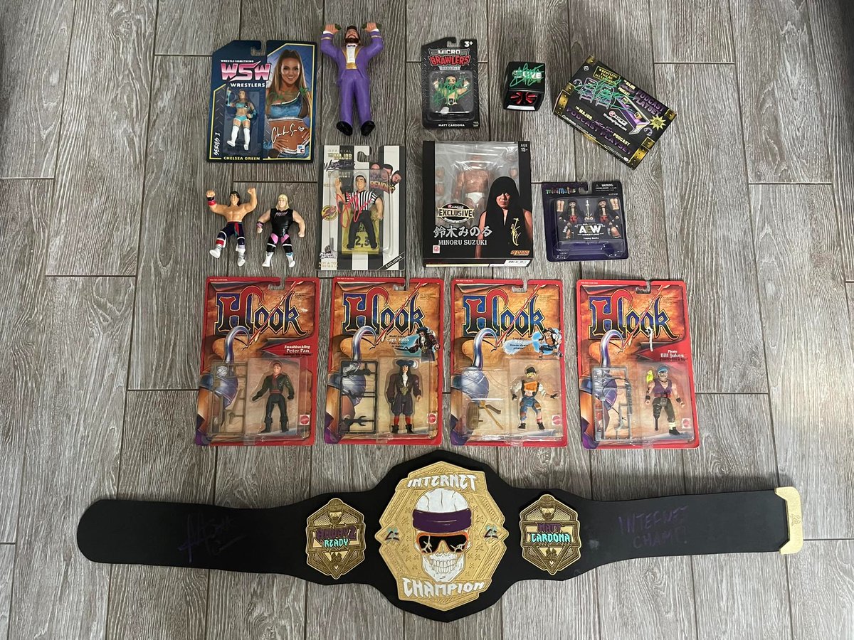 TODAY at 6:30pm EDT, catch @TheMattCardona LIVE on @Whatnot! MajorWhatnot.com UP FOR AUCTION: -SIGNED 1 of 20 hand-painted foam Internet Title! -SIGNED #MajorBendies -1991–1992 Mattel Hook figures -#AEW Minimates & MORE! Get $10 off 1st purchase: whatnot.com/invite/majorwf…