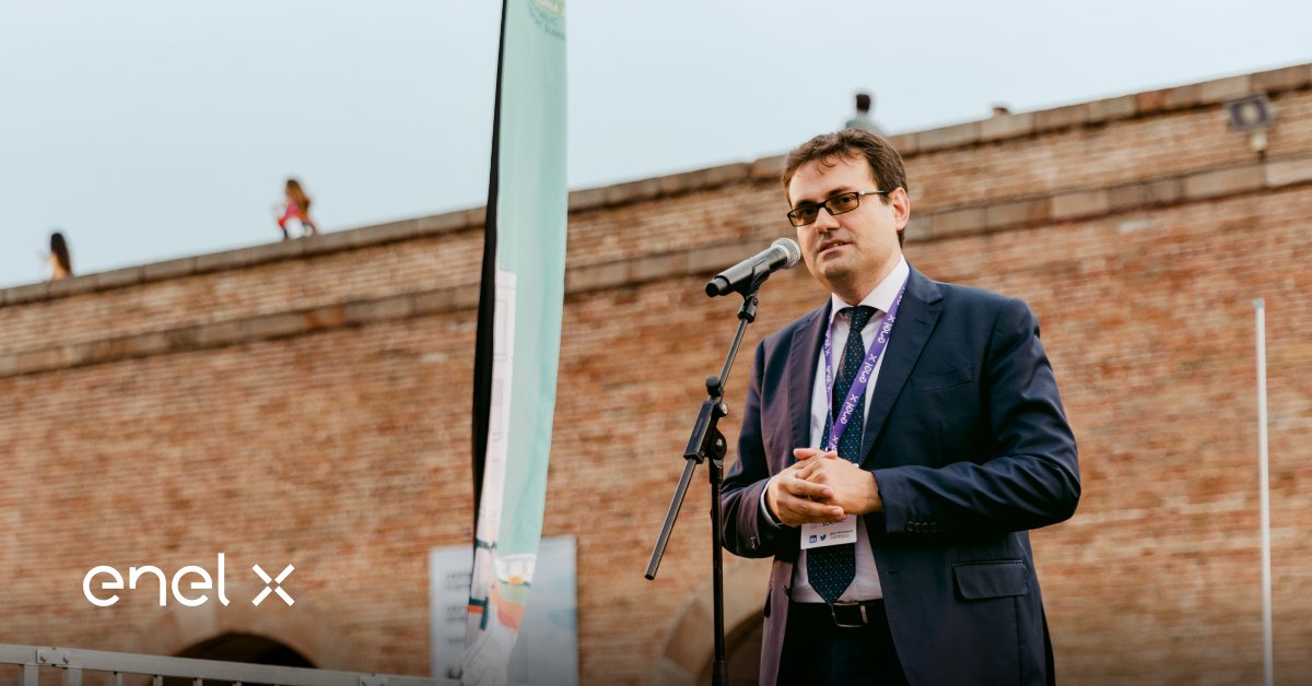 EnelXGlobal's tweet image. UITP @uitpsummit was an opportunity to tell people about our “e-Bus as-a-service” model.🚌

@GazzinoMarco, Head of B2G, explained that our model is a turnkey solution that enables public transport companies to have control of their energy management assets.🎯

#UITP2023