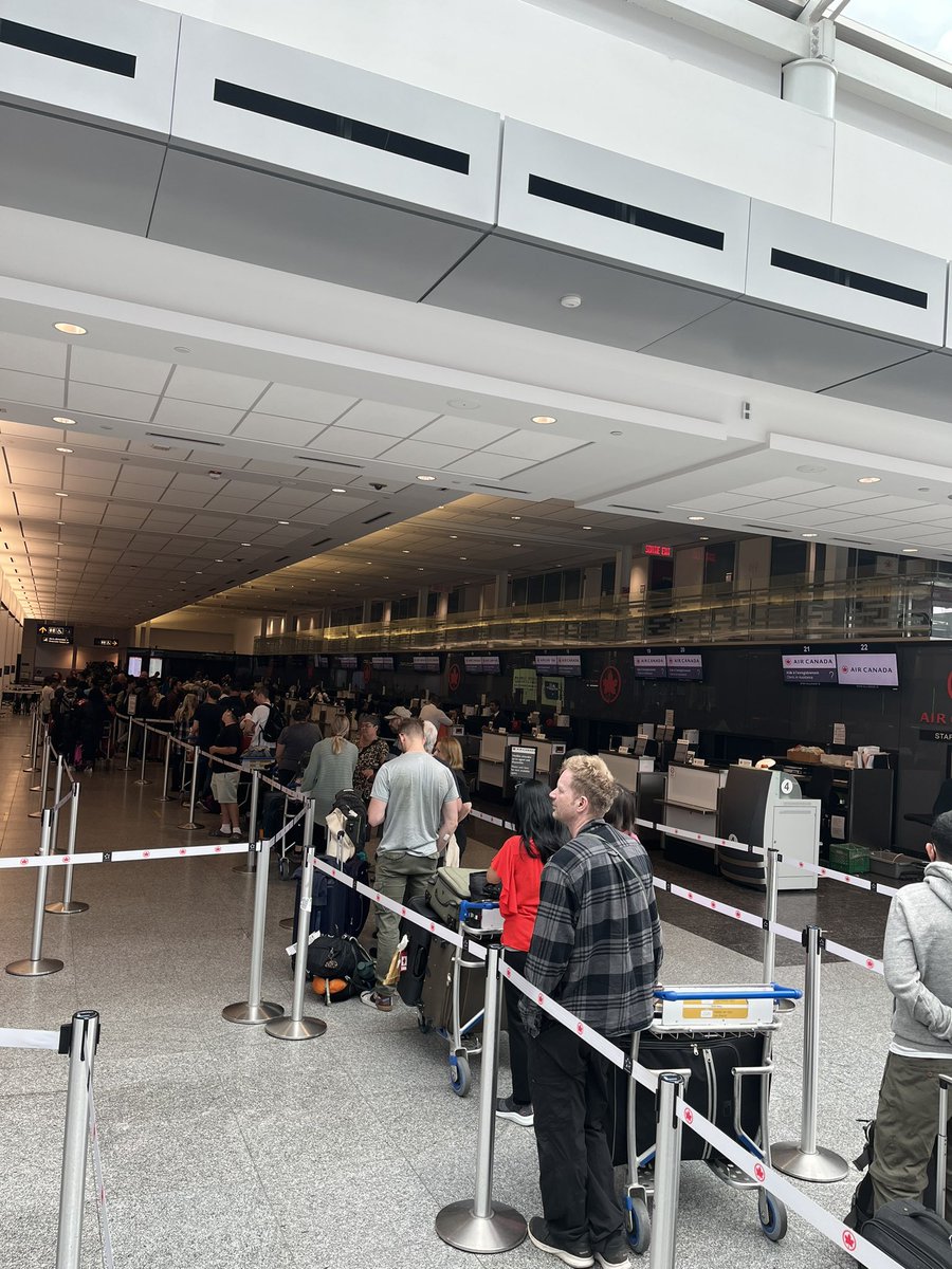 The <a href="/AirCanada/">Air Canada</a> madness is the same in Montreal! This past week has been the worst customer service I’ve ever experienced. This is half of the lineup of cancelled flight customers that couldn’t print baggage tags at the kiosk…
#worstairlineever