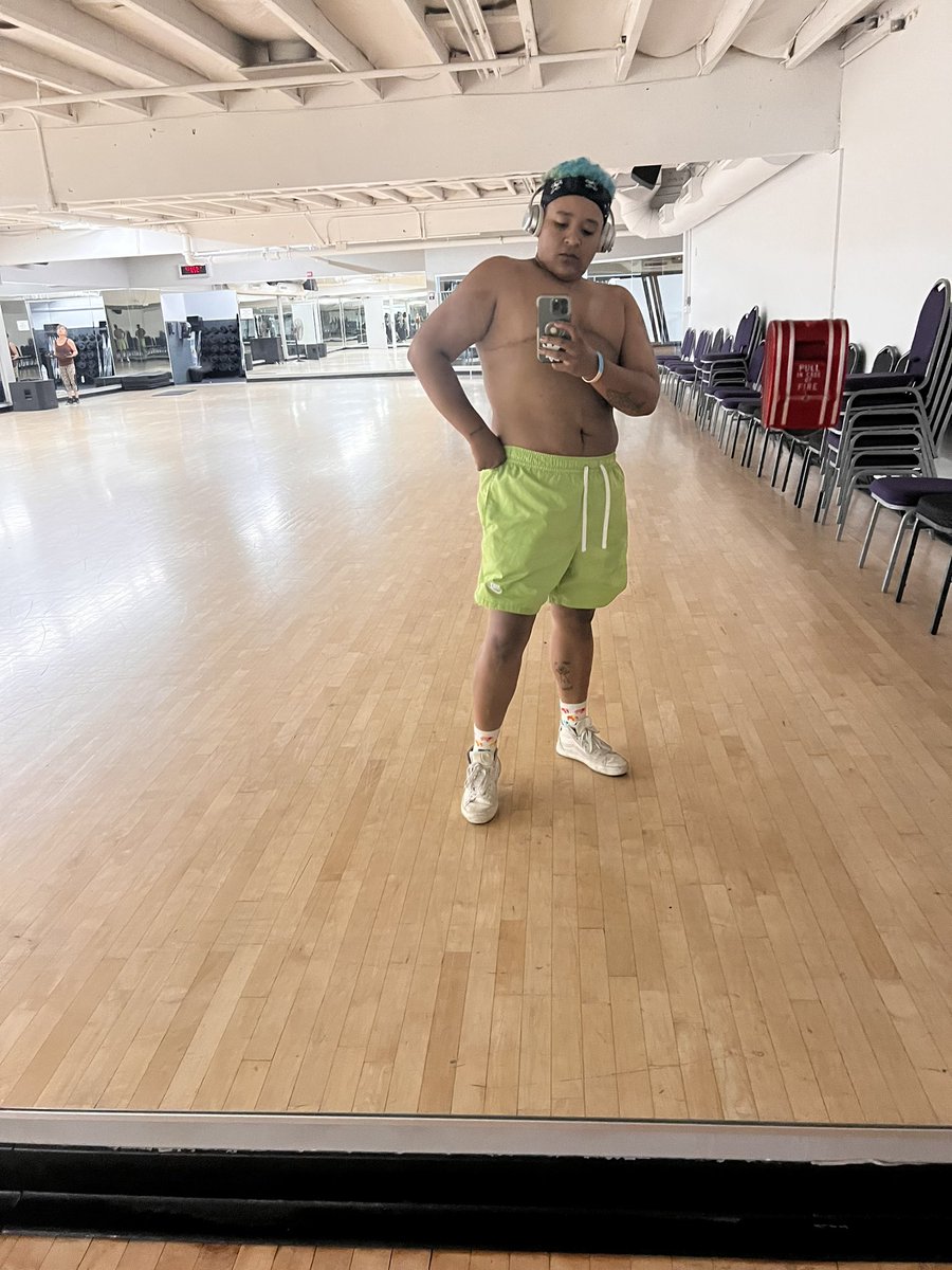 Lyf31sg00d's tweet photo. 6 months down used to look like that now i look like this! crazy! let’s see what i look like in another 6 months https://t.co/x9yqrID6S2