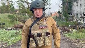 angelcacique's tweet photo. #26Jun23 Los mercenarios en Vzla representantes del grupo Wagner en el país, haciendo lo qué mejor saben, enlodar, capaces, por un puñado de dólares de las mayores villanías, la política para algunos en estos 24 años de socialismo, devino en la máxima expresión de degradación https://t.co/dfhhcjGTpS