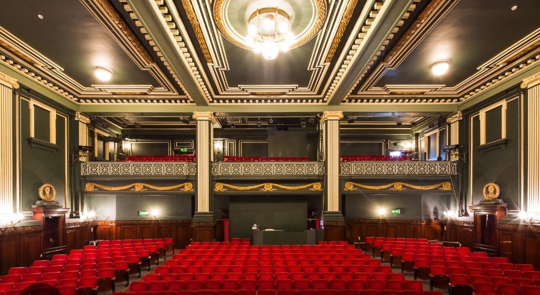 Kagsy25's tweet photo. On my way to the @EpsteinTheatre to show support
Meeting fellow creatives #savetheepstein
This shouldn't be happening
Let's come together singers, actors, writers, celebrate a wonderful place in the heart of r city ππ«Άπ https://t.co/3jfZXSgx2m