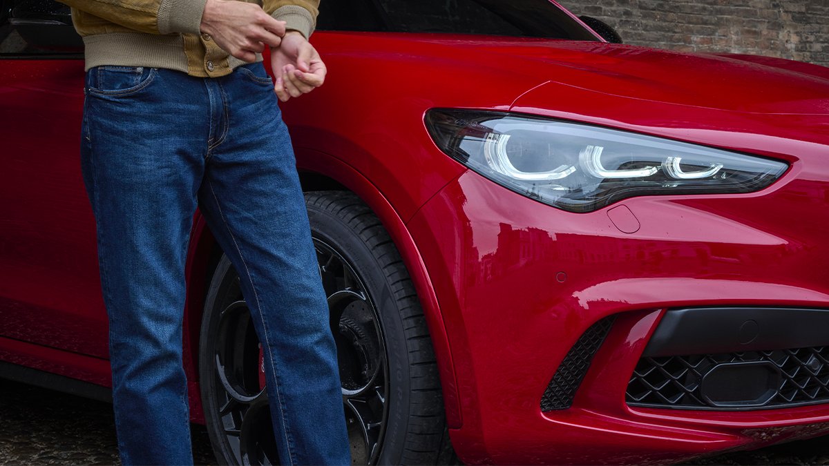 alfa_romeo's tweet photo. True style comes from true legends. The design of the new Giulia and Stelvio Quadrifoglio was inspired by Nuvolari, who won the 1000 Miglia 1930 by turning off his headlights and overtaking Varzi just before the finishing line. #AlfaRomeoQuadrifoglio
https://t.co/G8mOLEeAa1 https://t.co/iWuC4oZccS