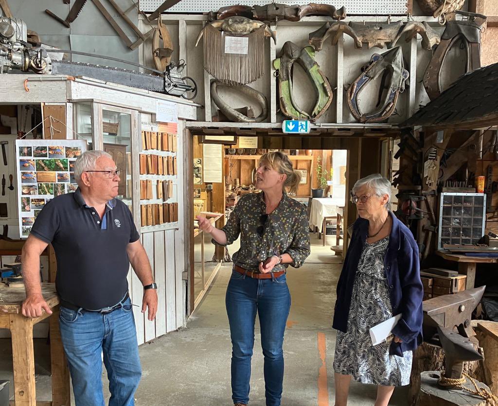 GladysGrelaud's tweet photo. Merci au maire d’#argol pour son accueil ce matin pour échanger sur leurs projets locaux et avec la visite guidée du musée vivant des vieux métiers par Marie Alice la présidente, un mine histoire racontée et recréer par ses bénévoles, superbe ! Foncez-y #presquiledecrozon https://t.co/EtBVUKpMph
