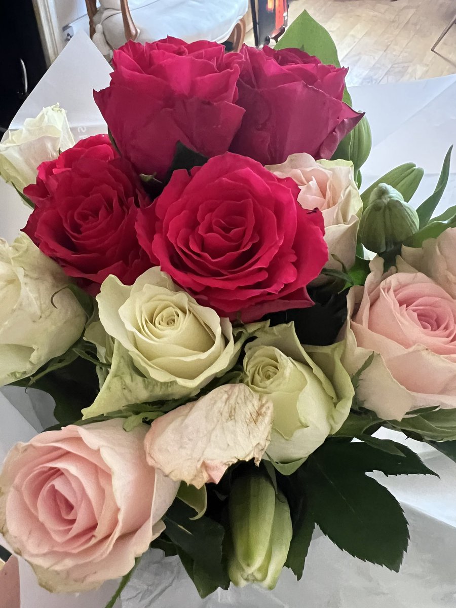 My team is better than yours! Thank you legends for the prettiest flowers 💐 <a href="/katehugall/">Kate Hugall</a> &amp; <a href="/juliettemargol3/">juliette margolis</a> ❤️ you really shouldn’t have.