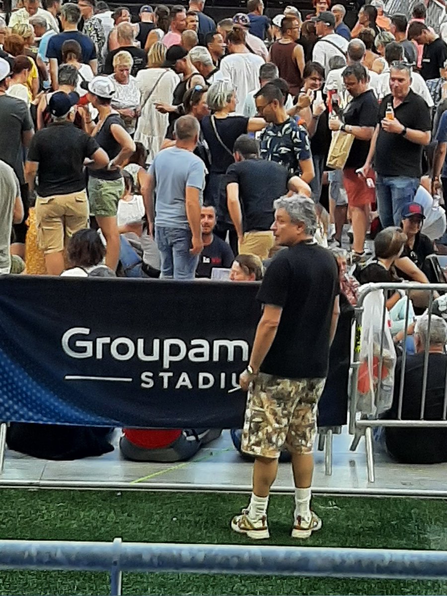 Flo_Desen38's tweet photo. Étant bien placé à coté de la buvette, j'ai vu passer du beau monde samedi soir avant le début du concert à Lyon: danseurs, musiciens, staff,...!
#PascalNegre #ChristopheDanchaud
#Nevermore2023 #MylèneFarmer #MyleneFarmer https://t.co/zan9P5foNV