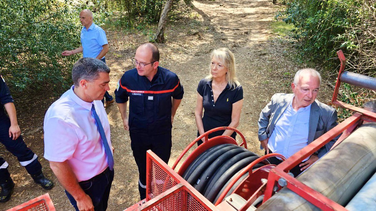 MarikaRoman's tweet photo. Lancement du Comité Communal Feux de Forêt ville d’#Antibes en présence de @JeanLeonetti et @EricPAUGET1 Merci aux 23 réservistes bénévoles engagés tout l’été pour surveiller nos zones boisées.Une belle collaboration avec @sdis_06 #Force06 et dep. @AlpesMaritimes #prevention 🏡⛑ https://t.co/m1E7Z3lO82