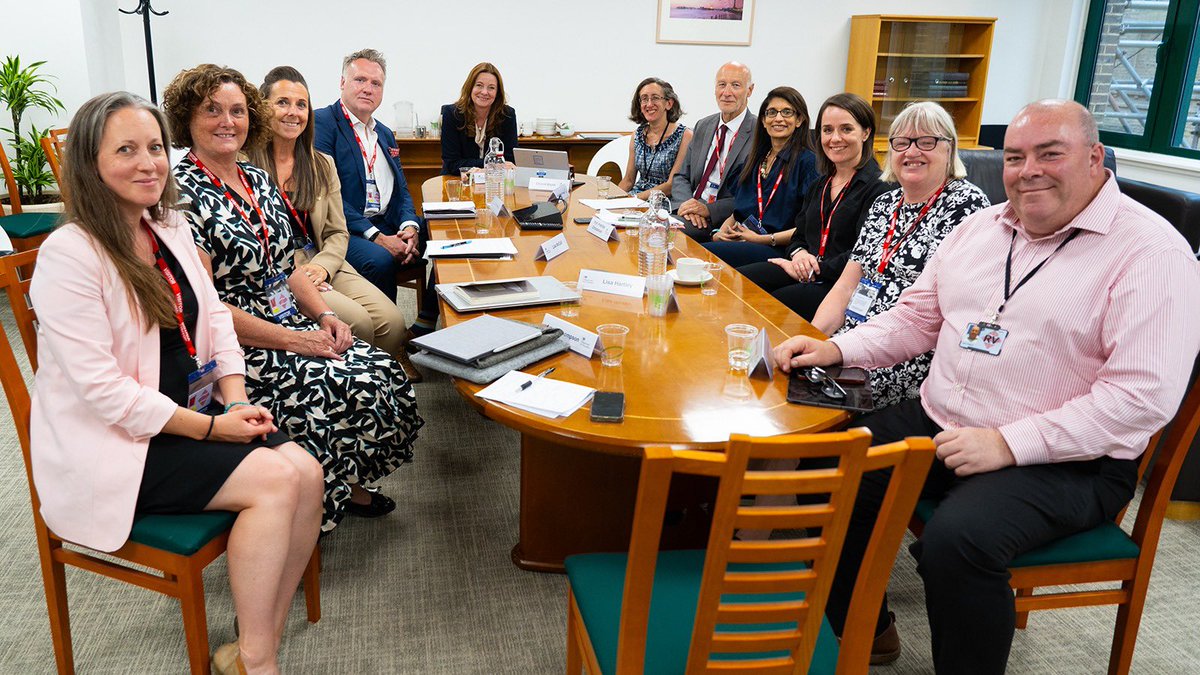 Good mental wellbeing is fundamental to happy, healthy children who can engage with learning.   Today I chaired a roundtable alongside @ClaireCoutinho and leading experts to discuss how we can better promote and support mental wellbeing in our schools and colleges.