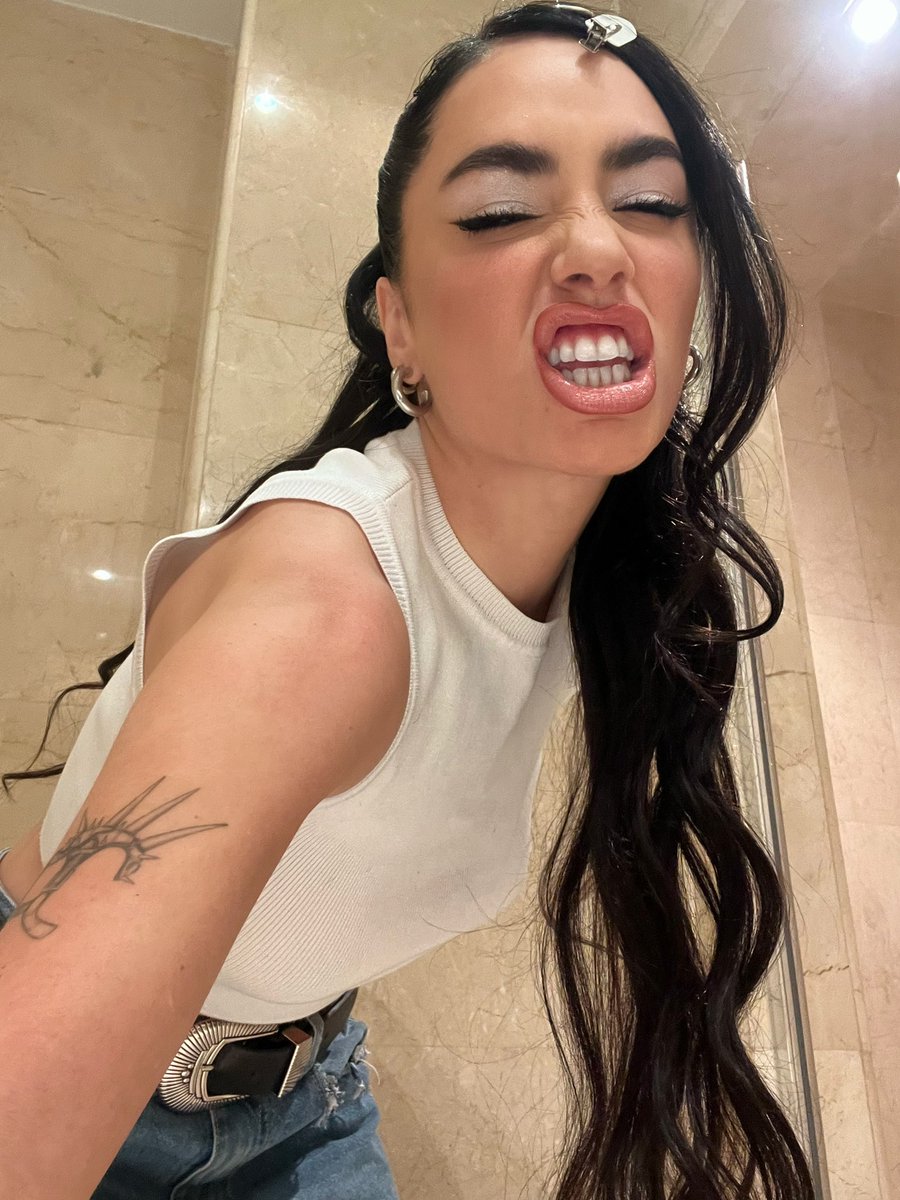 lalioficial's tweet photo. Se te apaga la luz es un K.O ! https://t.co/Yh6i6wjOhT