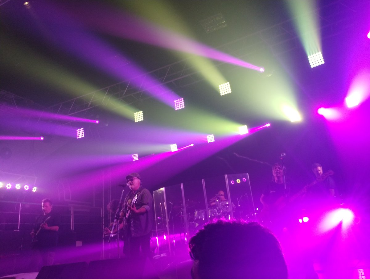 -Una foto no te puede dar mariposas en el estómago
-la foto:
<a href="/laspelotasweb/">Las Pelotas</a>