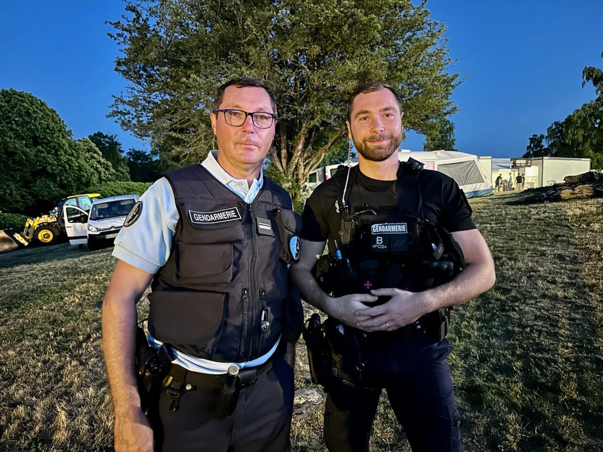 A l'occasion de la sécurité du festival des Bichoiseries à #Cerisy le major Gilles et son fils le gendarme Gillian se sont retrouvés pour la dernière mission du papa après 37 ans de service.
Deux générations, une même fierté de servir.
#AVosCôtés 
#CoupDeCoeur