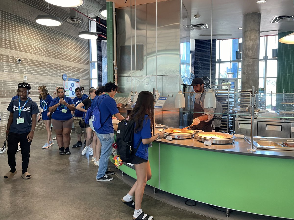 islanderdining's tweet photo. Welcoming #TAMUCC27 to our dining hall! 🤙🌊
•••
#TAMUCC #IslanderDining #FuelYourMomentum https://t.co/znGsUI9A7J