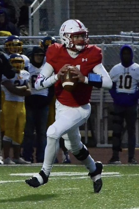 @sportsinkansas @Tony_Moore118 returns as the Hoisington Cardinal dual-threat QB. Tony Moore is surrounded with talent & has a year of experience at the QB position after moving from RB/REC.

123 QBR
61% Completion
18 YardsPerCompletion 
11 YardsPerCarry
2nd TeamAllLeague QB
HR 2A AllState QB