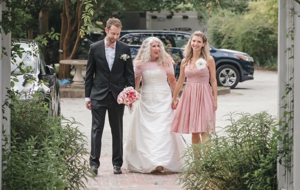 'Such a joy and a celebration of everything life after cancer should be' -@MDAndersonNews doctors, @VanMorrisMD and @DrEmmaHolliday, who treated Sheri for stage 3 #rectalcancer walked her down the aisle shorturl.at/pvxDO via @nbcnews 📸#JasonRoblesPhotography 👰‍♀️💕🤵‍♂️ #crcsm