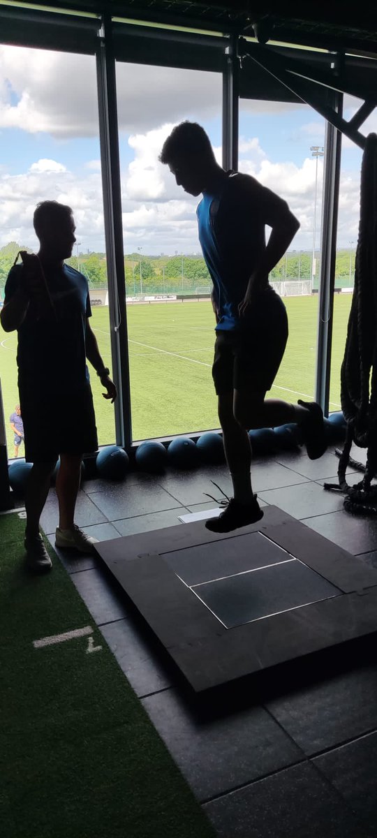 Our 3rd day of conducting 2023 pre-season testing in pro ⚽️ done ✅ 

240 force plate trials competed within 50 mins via 6 x <a href="/HawkinDynamics/">Hawkin Dynamics</a> systems &amp; 2 x <a href="/aperformanceltd/">Absolute Performance</a> rigs!

Player reports sent to coaching staff already 📊

Great effort by <a href="/UoS_HealthSoc/">UoS Health & Society</a> staff &amp; students 👏