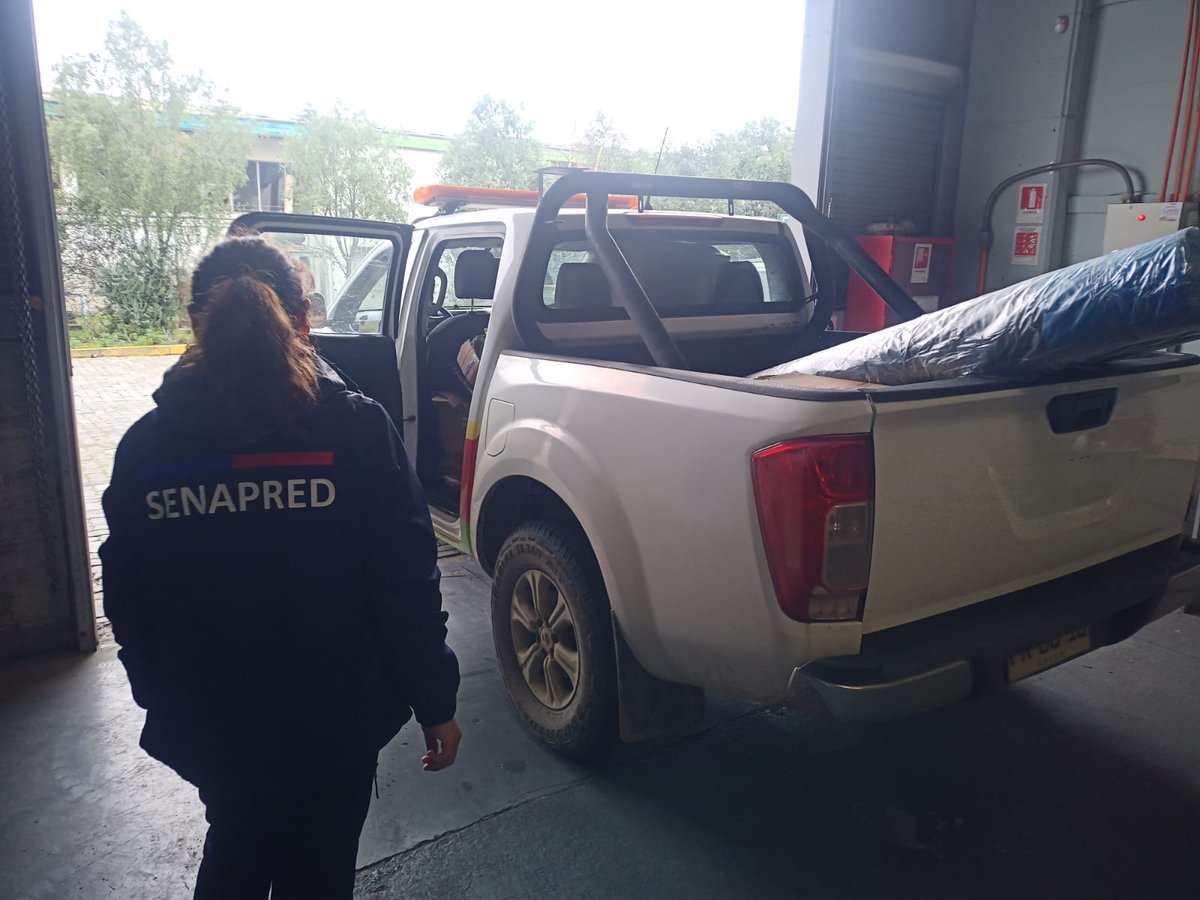 #SENAPREDBiobio junto con la <a href="/muni_hualqui/">Municipalidad de Hualqui</a> y el Ejercito entregaron elementos de emergencia en ayuda a familias damnificadas en la comuna de #Hualqui y municipios de la provincia del Biobío afectados por el evento meteorológico.