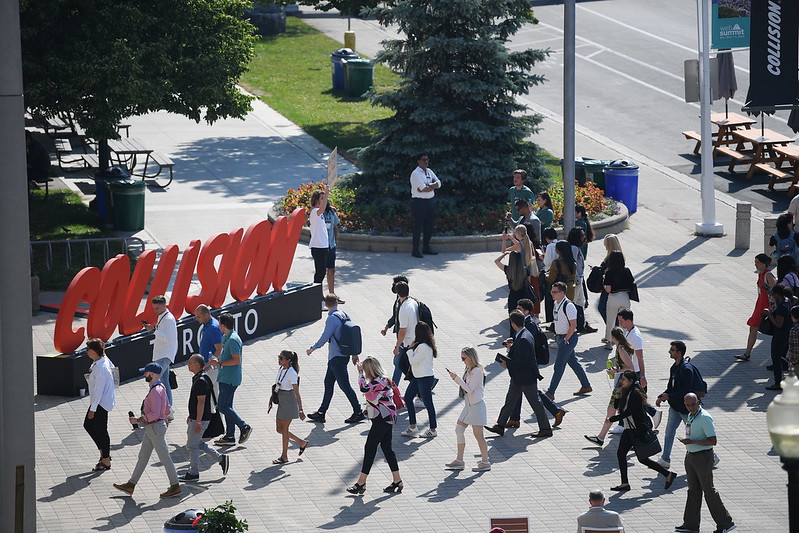 CollisionHQ's tweet photo. 📲 Download the Collision 2023 app
🎫 Collect your accreditation
👟 Wear comfortable shoes
💧 Bring your water bottle

#CollisionConf event floor opens tomorrow 🙌 https://t.co/5UWkRo9b8y